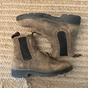 Blundstone Women's Brown Suede Chukka Chelsea Boots